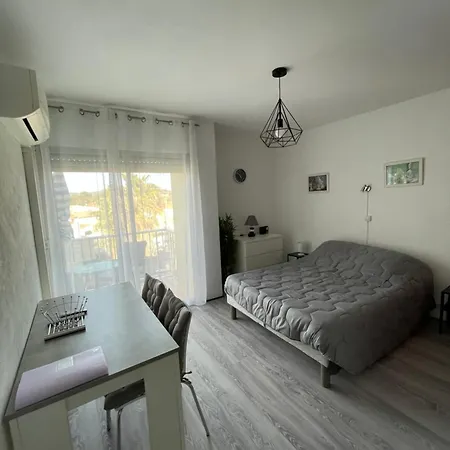 Curistes Ou A 300 M Des Thermes Balaruc-les-Bains